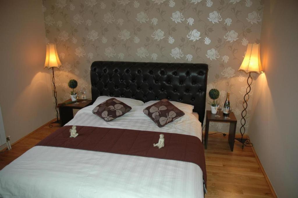 Guest House Maja Novi Sad Exteriör bild