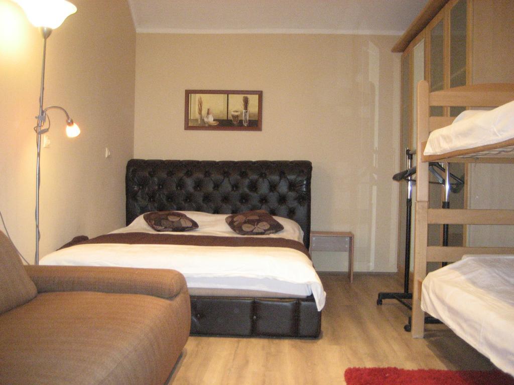 Guest House Maja Novi Sad Exteriör bild