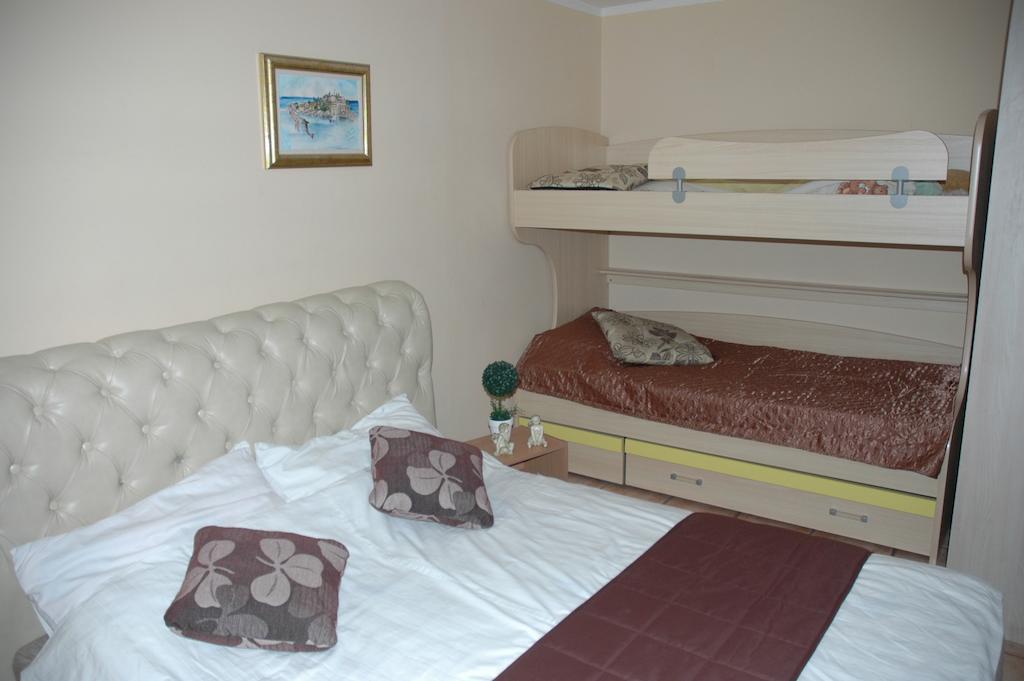 Guest House Maja Novi Sad Exteriör bild