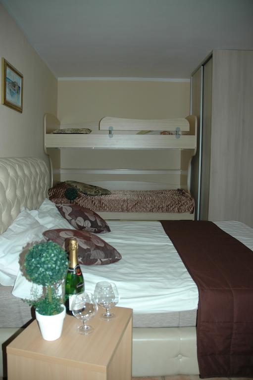 Guest House Maja Novi Sad Rum bild