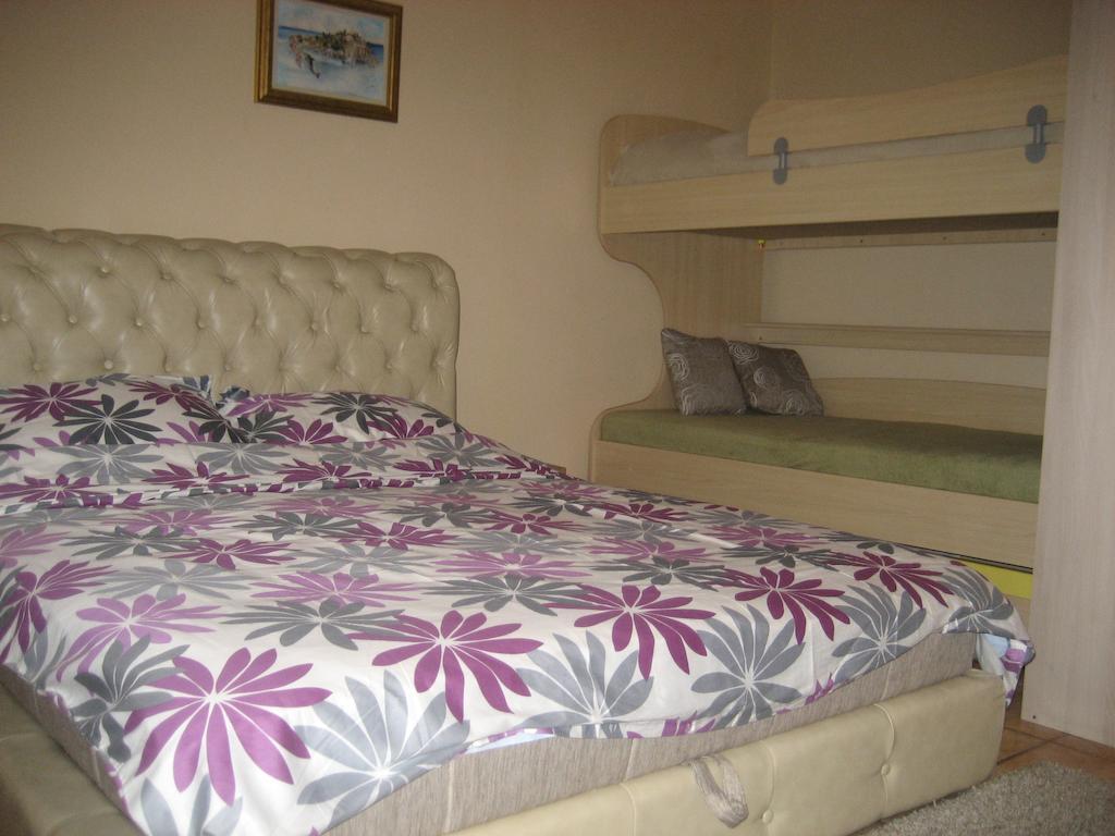 Guest House Maja Novi Sad Exteriör bild