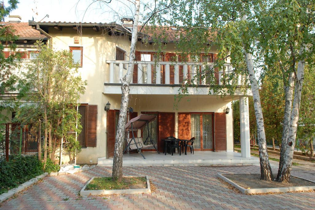 Guest House Maja Novi Sad Exteriör bild