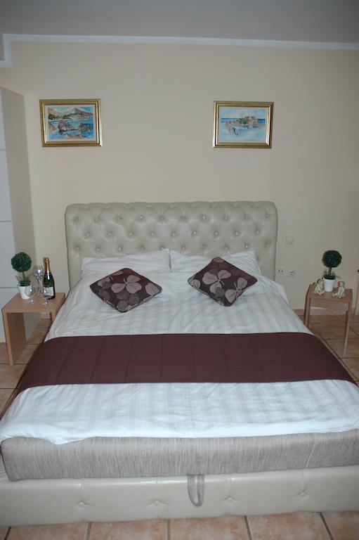 Guest House Maja Novi Sad Exteriör bild