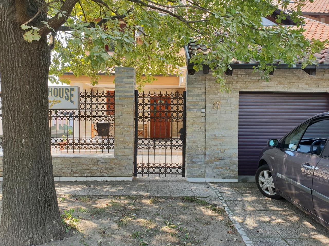 Guest House Maja Novi Sad Exteriör bild