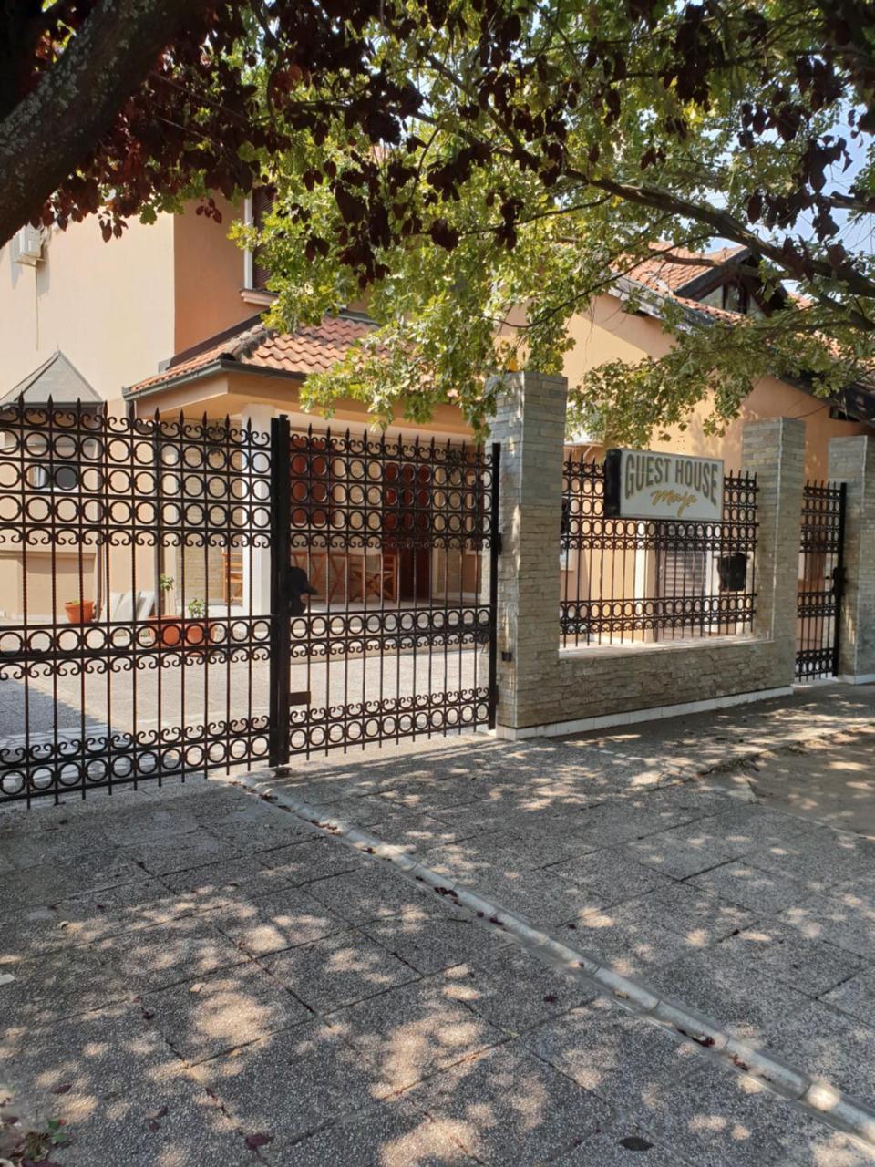 Guest House Maja Novi Sad Exteriör bild